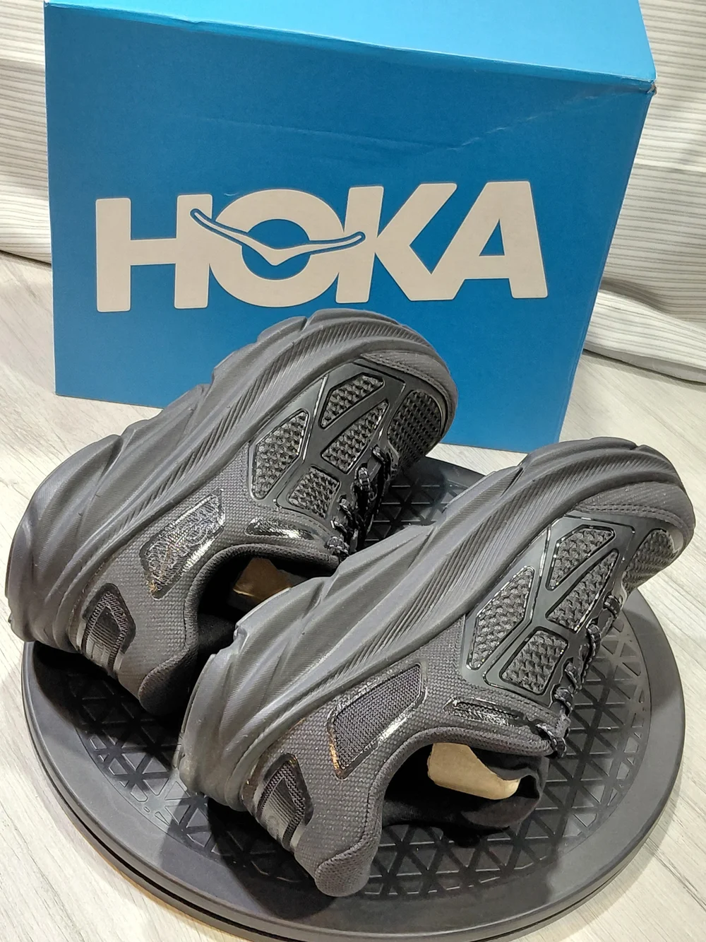 NEW HOKA Womens Clifton One 9 Carbon Triple Black Running Shoes SIZE WOMENS 6.5
